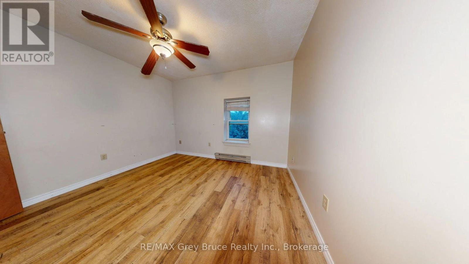 Unit 5 - 108 Queen Street N Property Photo 12