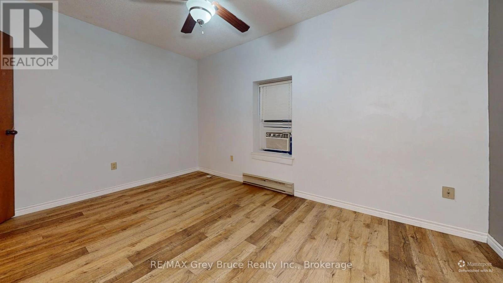 Unit 5 - 108 Queen Street N Property Photo 16