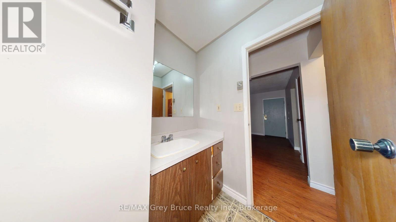 Unit 5 - 108 Queen Street N Property Photo 19