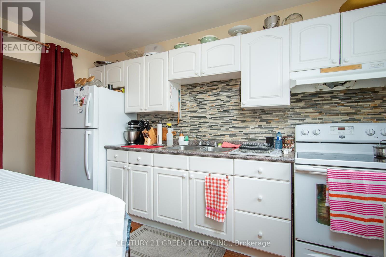 129 River Road E Property Photo 21