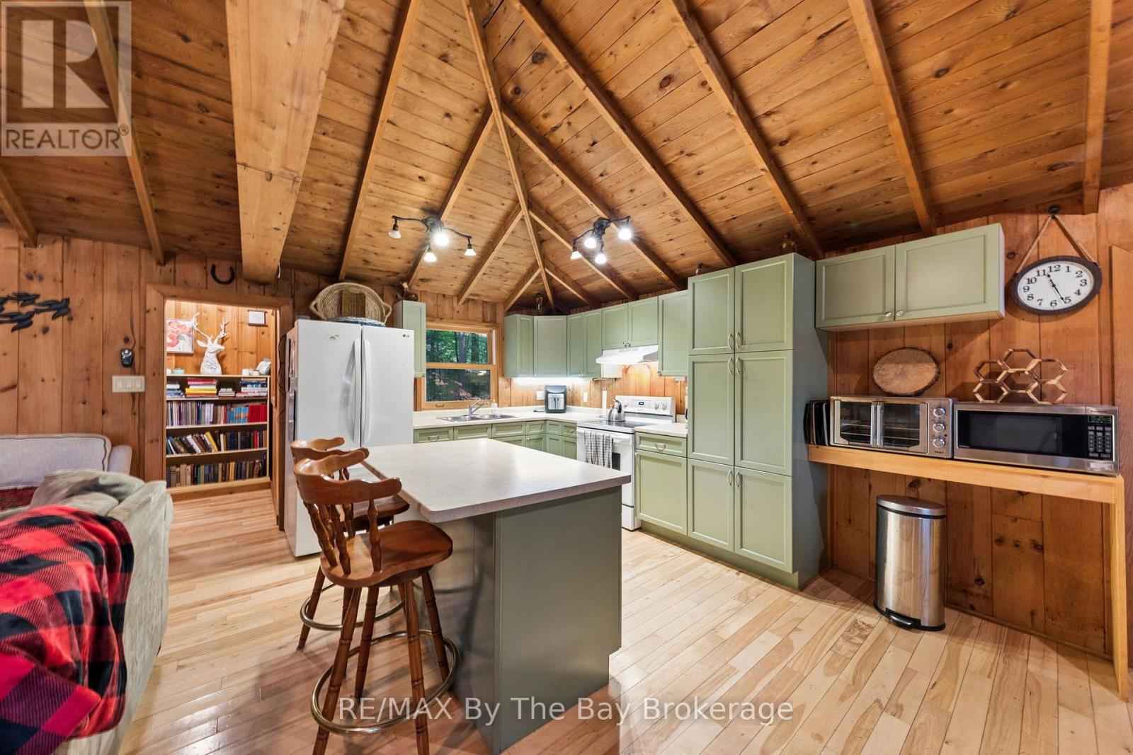10158 Georgian Bay Shore Property Photo 17
