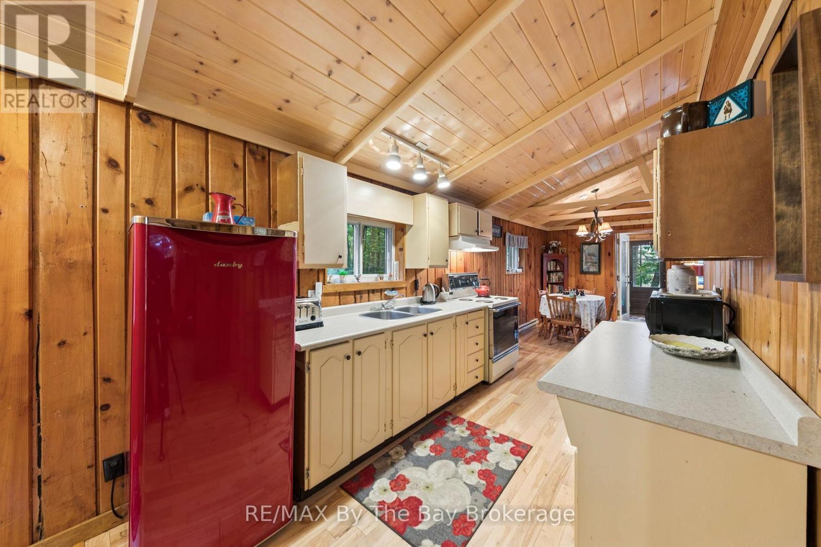 10158 Georgian Bay Shore Property Photo 37