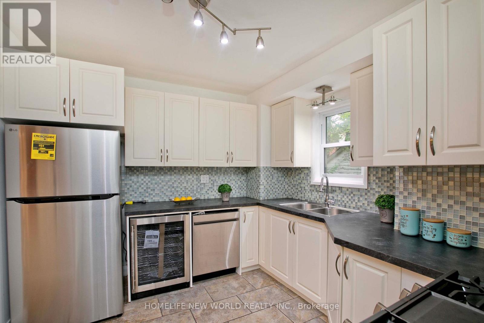 74 Haddon Avenue N Property Photo 9