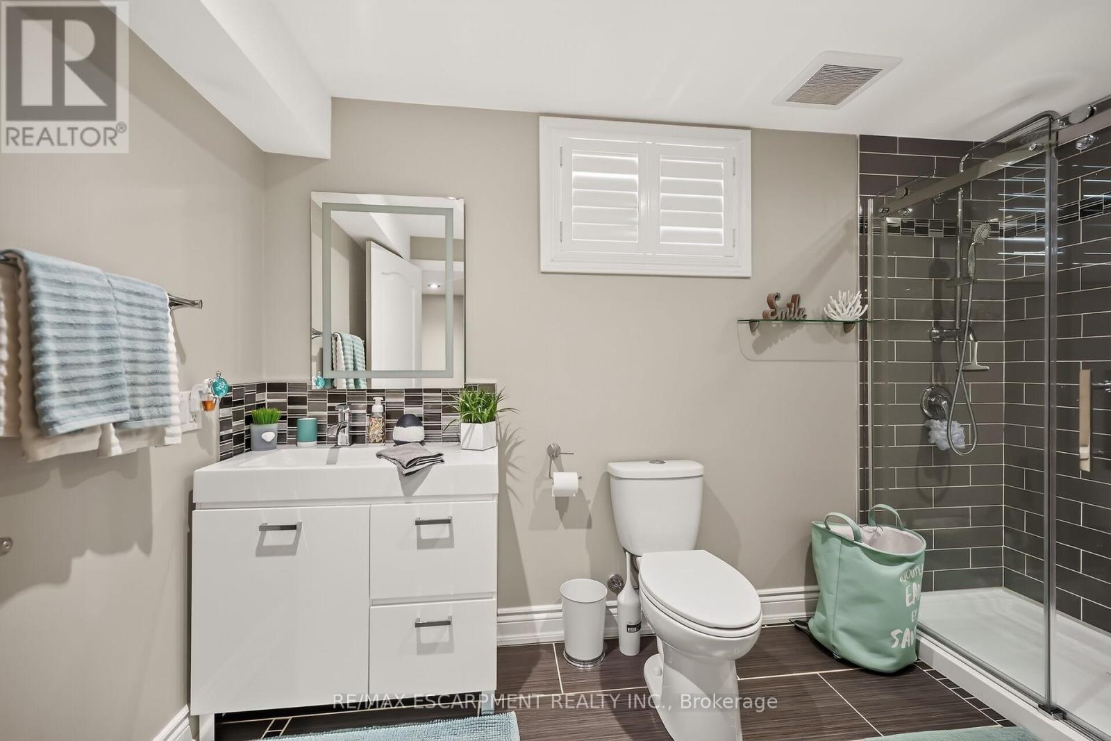 8165 Twenty Road E Property Photo 38