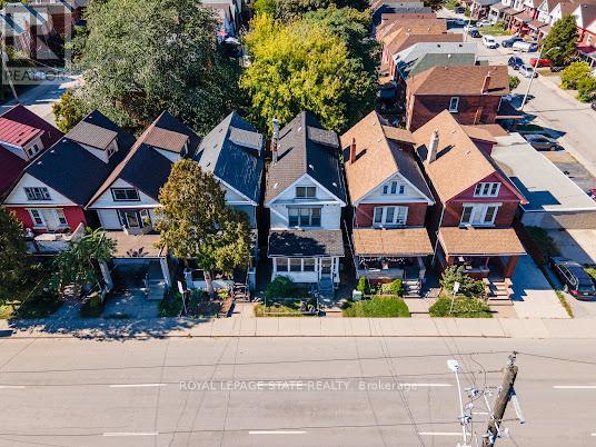 35 Sherman Avenue N Property Photo 2