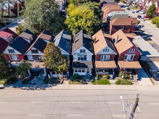 35 Sherman Avenue N Property Photo 3