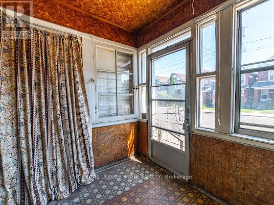 35 Sherman Avenue N Property Photo 9