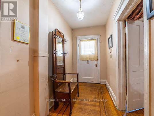 35 Sherman Avenue N Property Photo 10