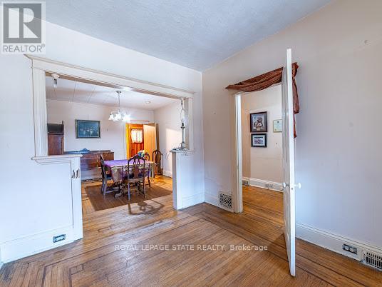 35 Sherman Avenue N Property Photo 12