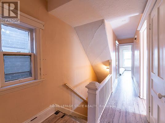 35 Sherman Avenue N Property Photo 19