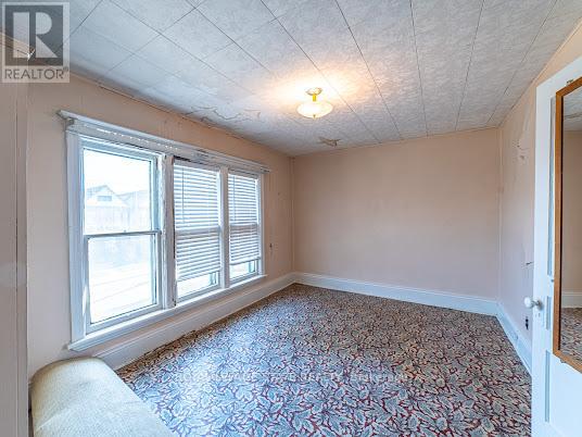 35 Sherman Avenue N Property Photo 22