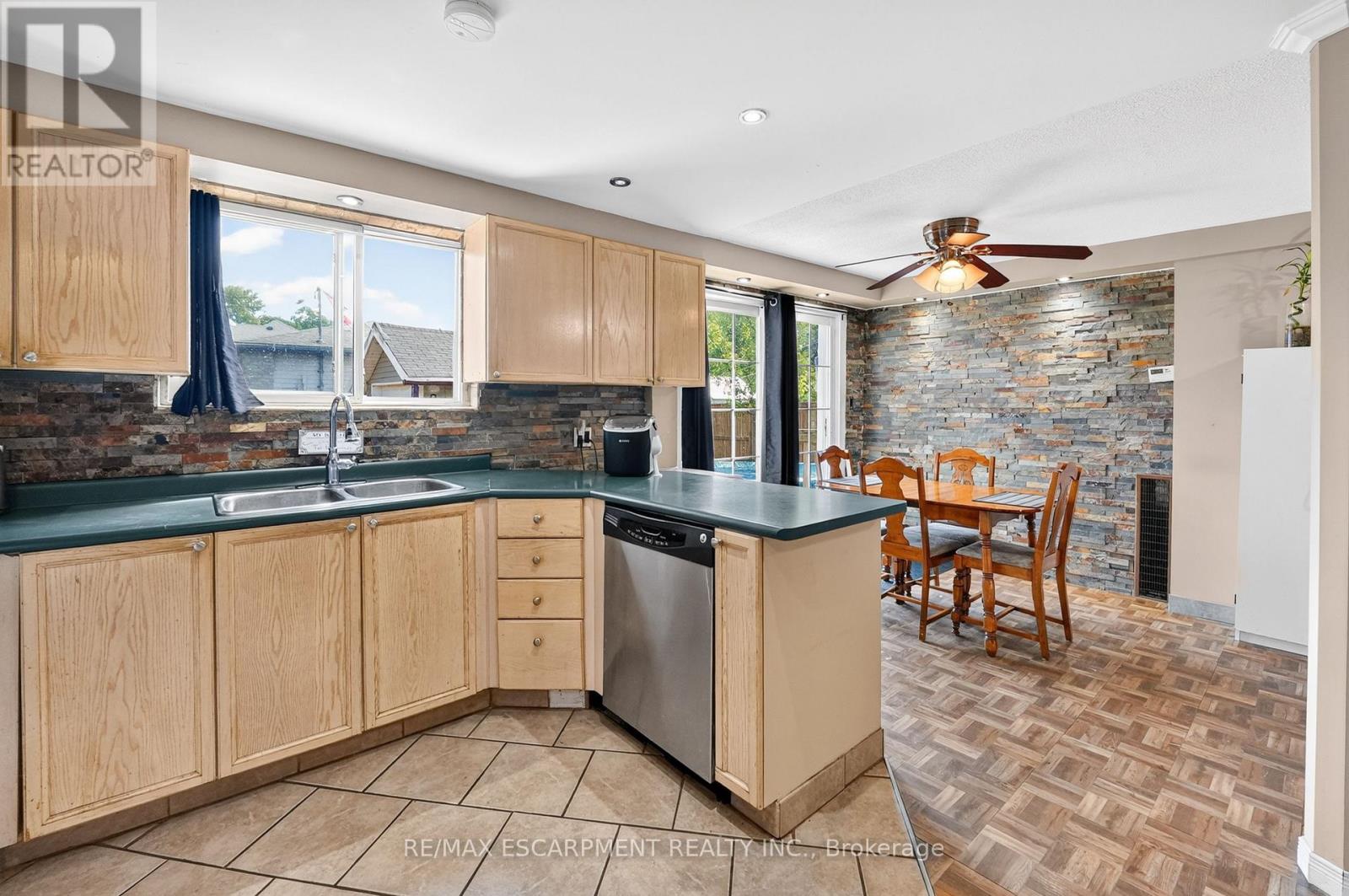 503 John Street Property Photo 14