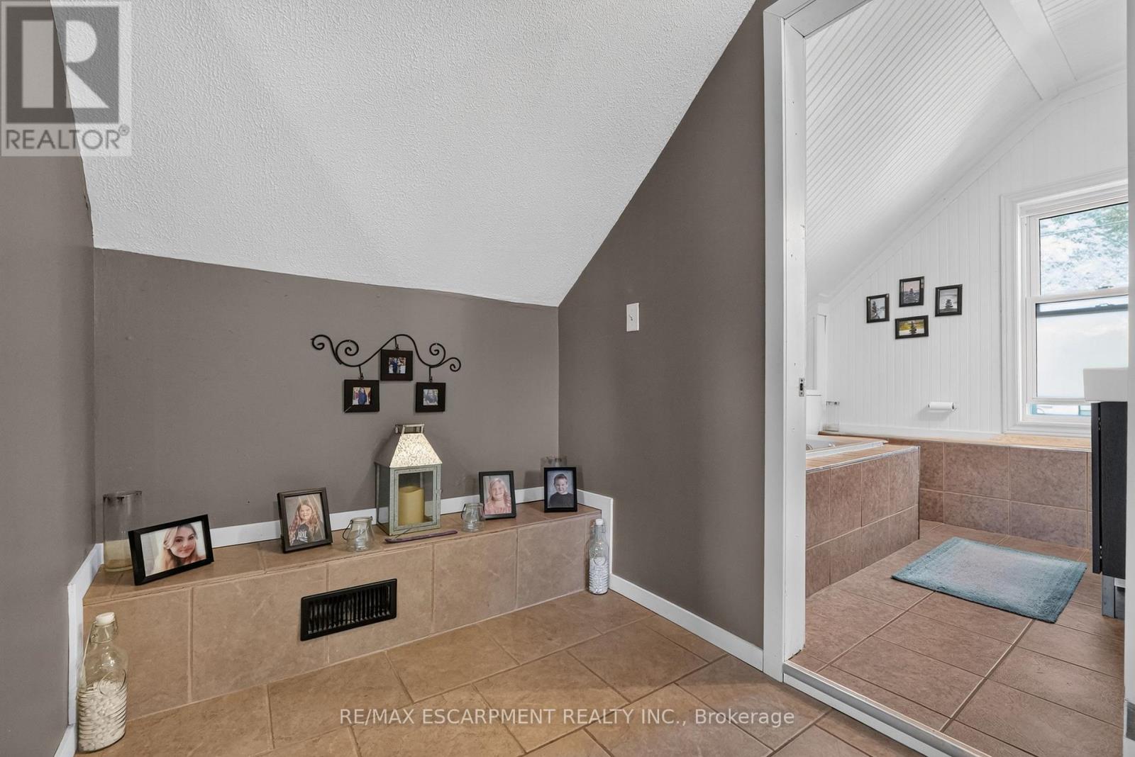 503 John Street Property Photo 22