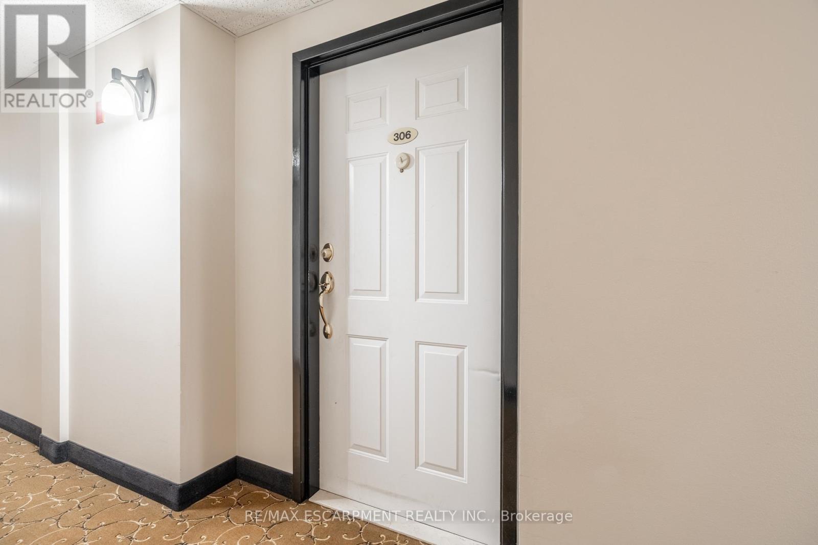 306 - 970 Golf Links Road Property Photo 8