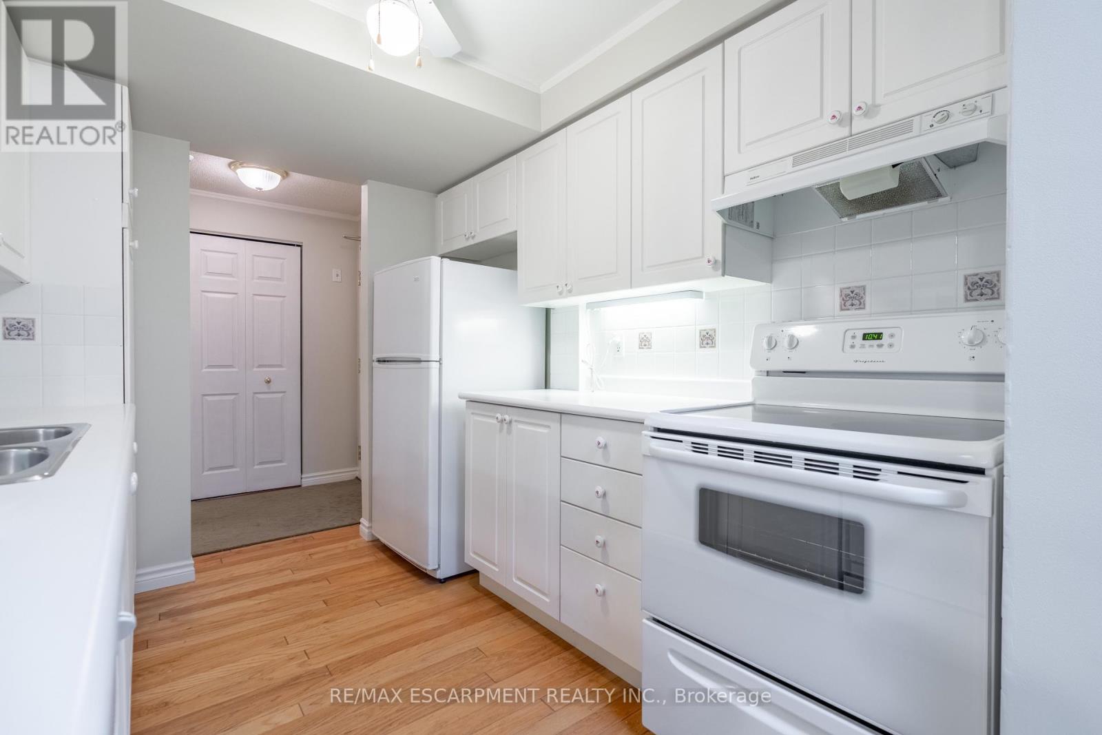 306 - 970 Golf Links Road Property Photo 16