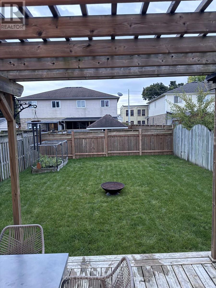 459 Albert Street Property Photo 27