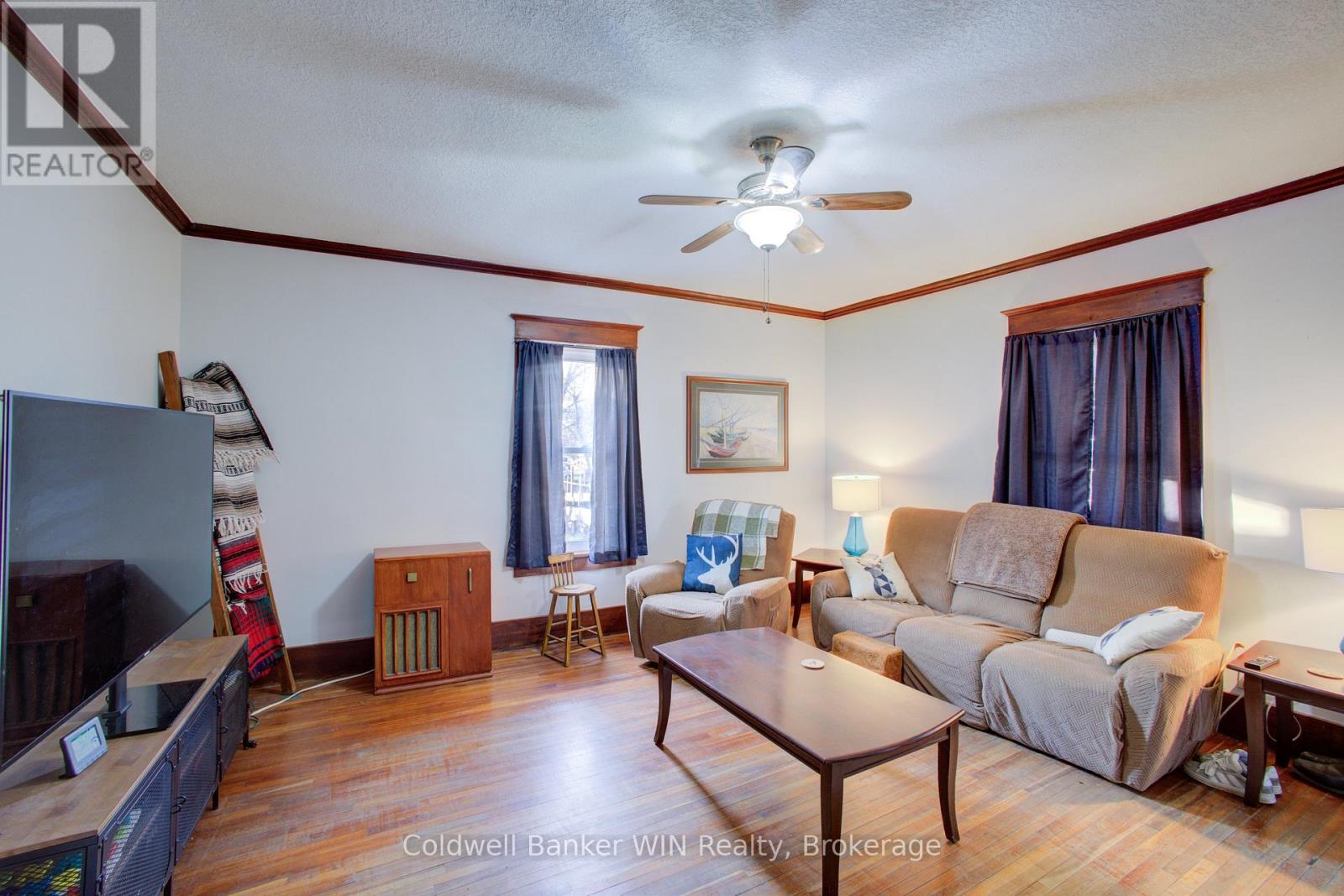 17 Arthur Street E Property Photo 4