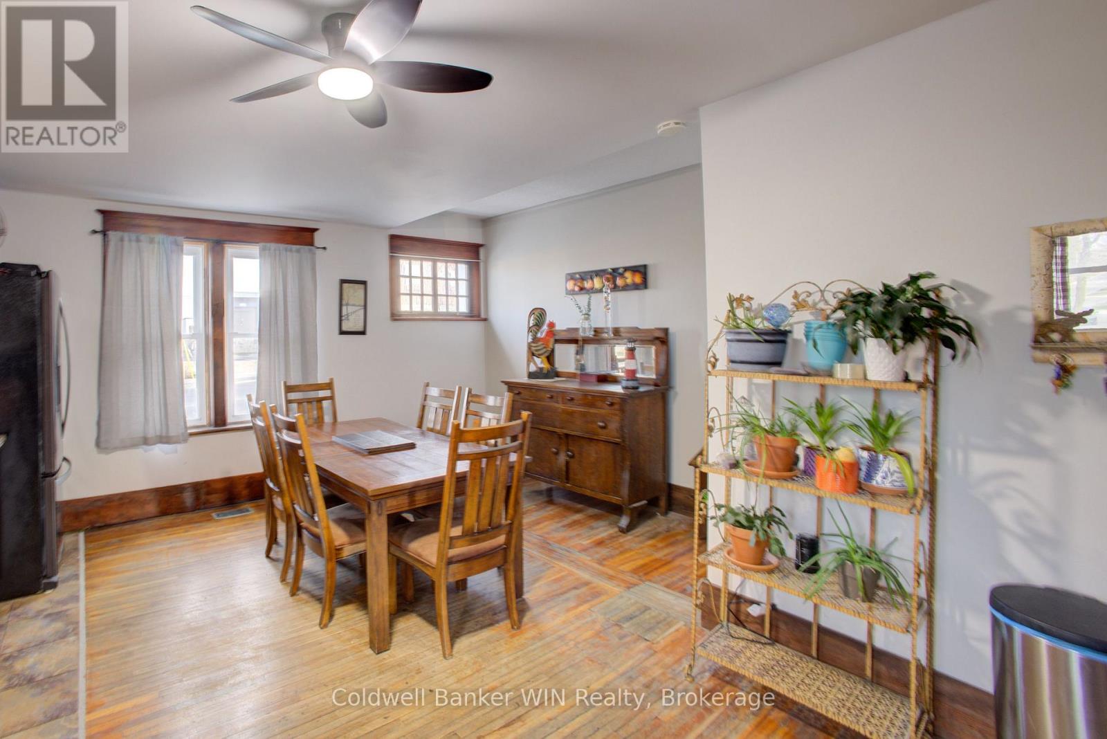 17 Arthur Street E Property Photo 7