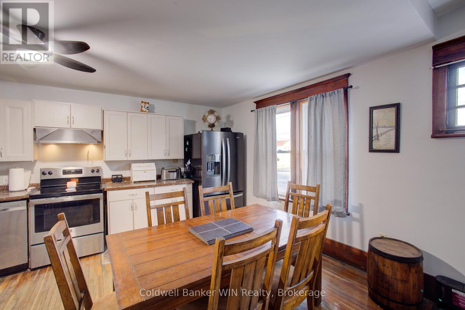 17 Arthur Street E Property Photo 9