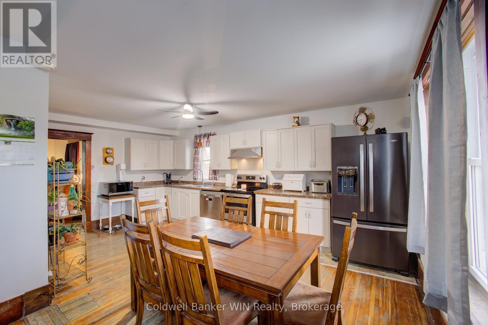 17 Arthur Street E Property Photo 10