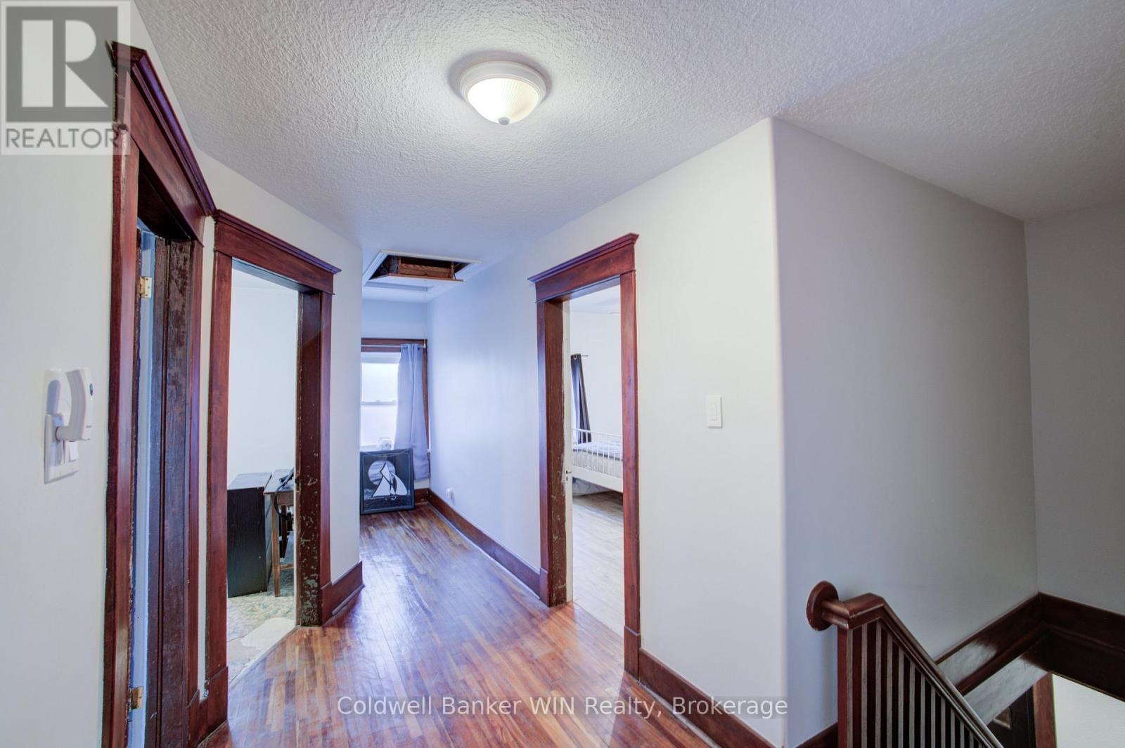 17 Arthur Street E Property Photo 16