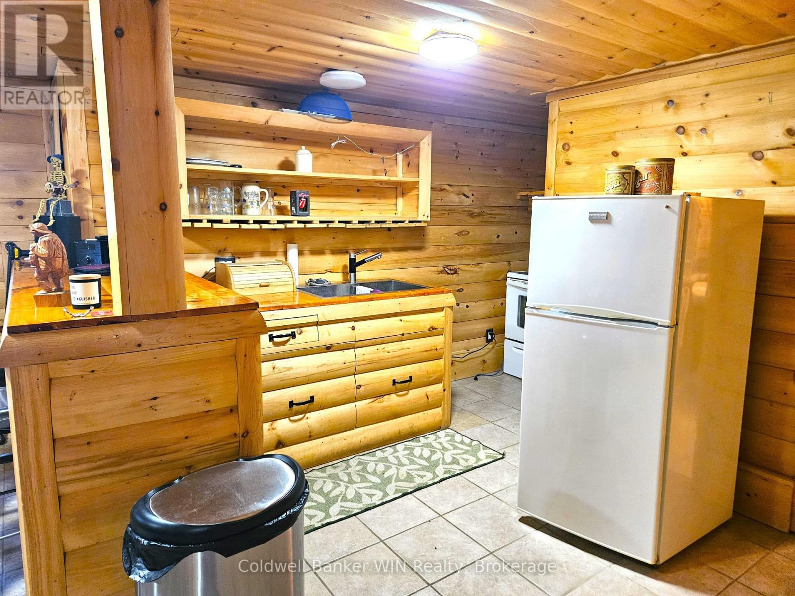 17 Arthur Street E Property Photo 28