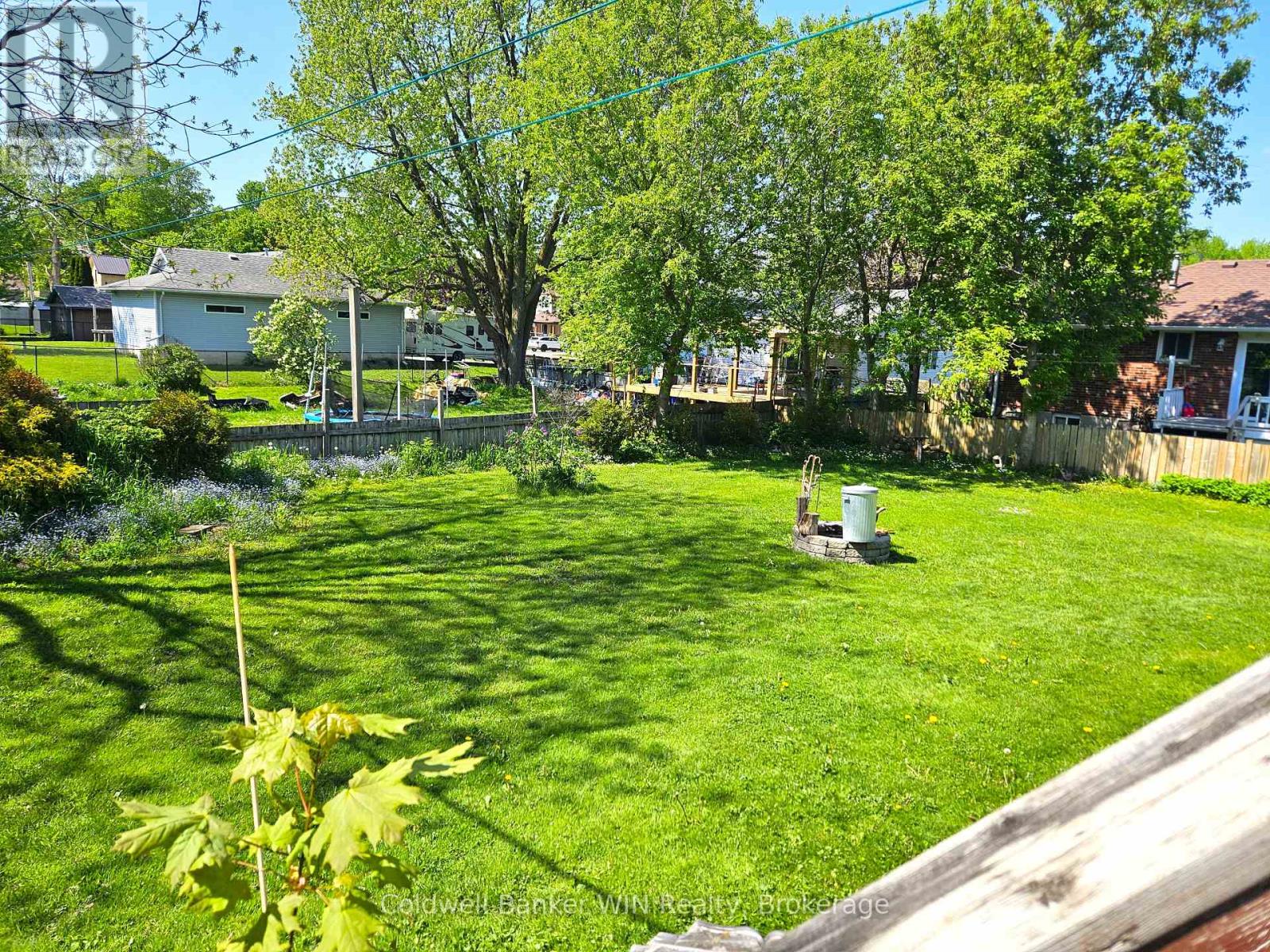 17 Arthur Street E Property Photo 37