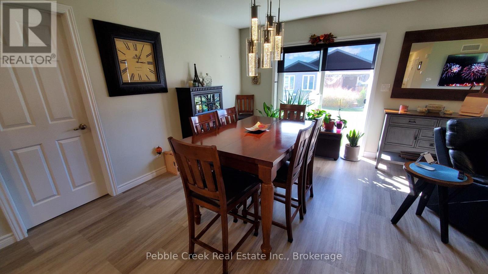 83 Huron Heights Drive Property Photo 4