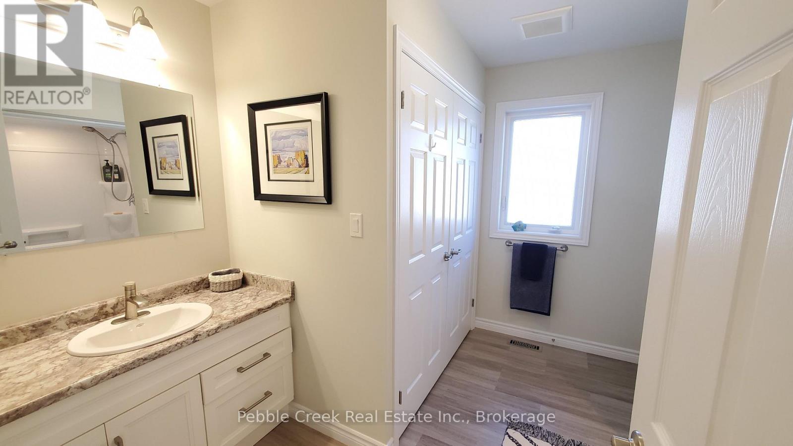 83 Huron Heights Drive Property Photo 8