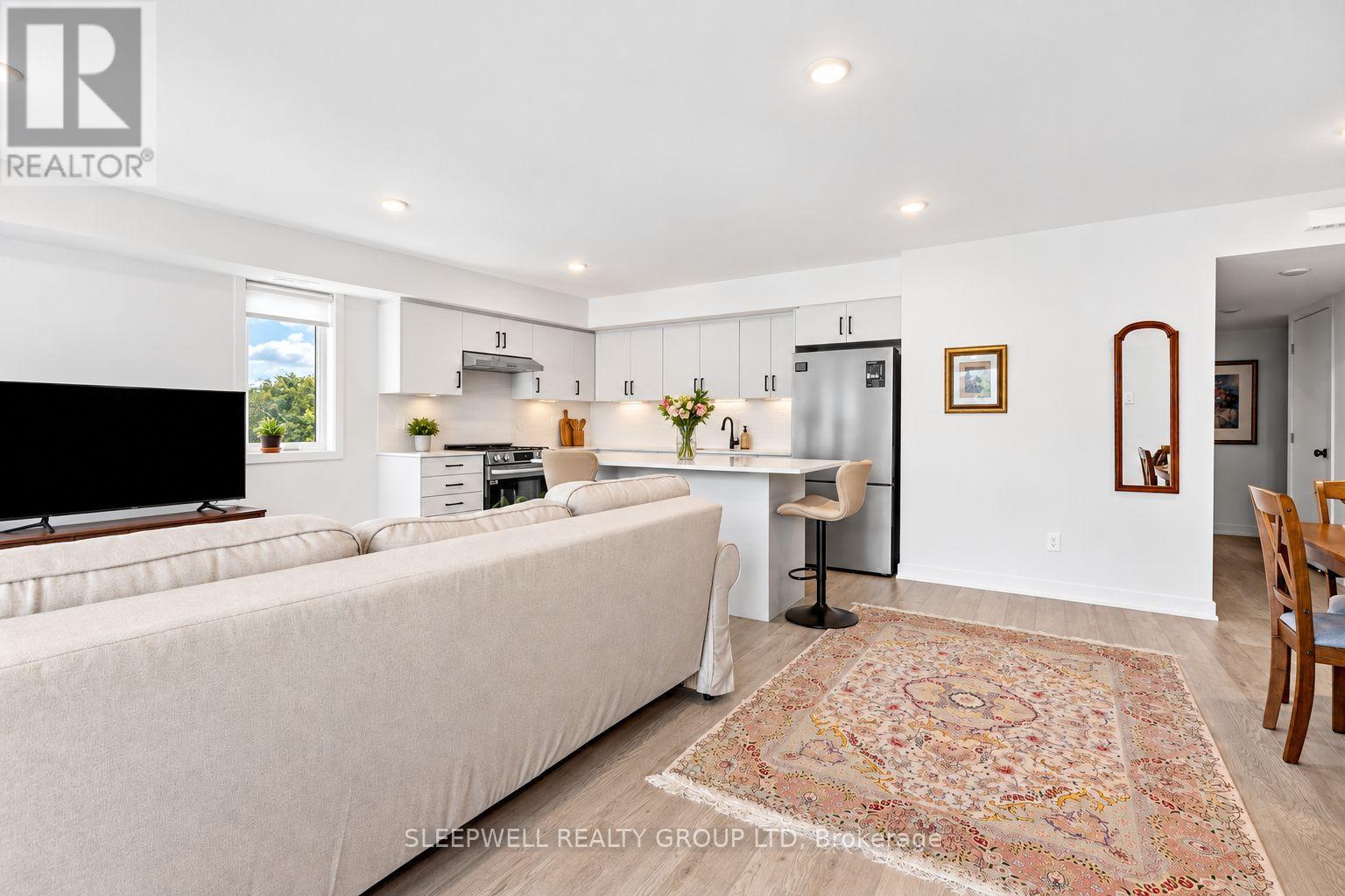 6 - 152 Springhurst Avenue Property Photo 2