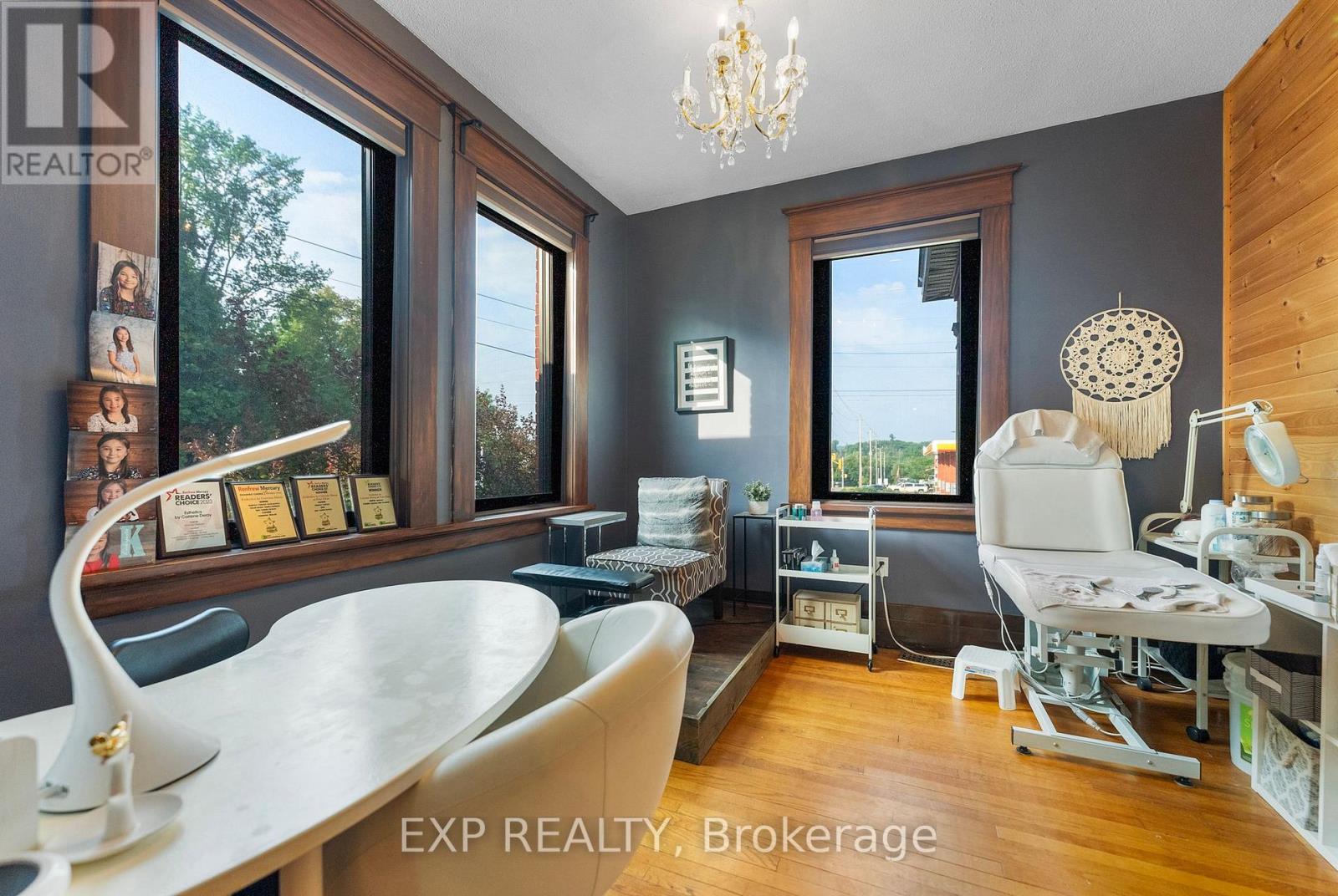 48 Hall Avenue E Property Photo 14