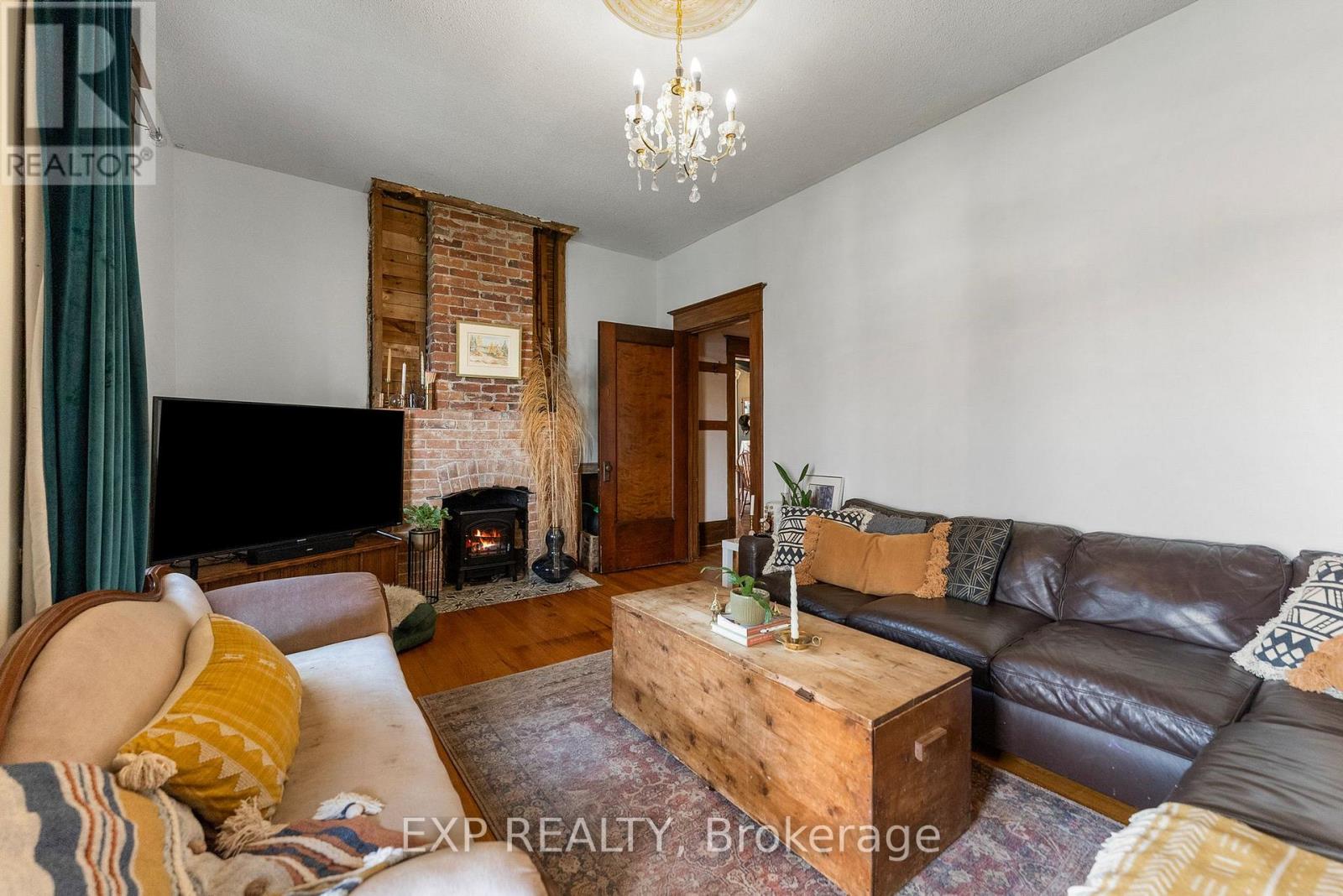 48 Hall Avenue E Property Photo 15