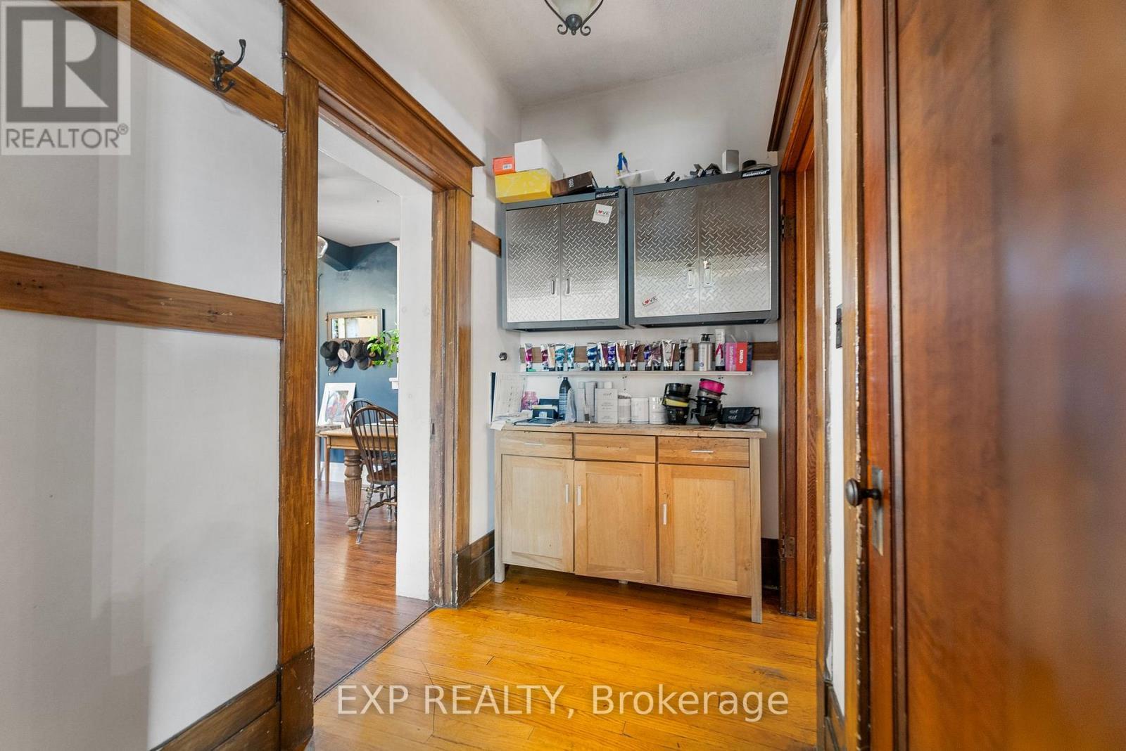 48 Hall Avenue E Property Photo 23