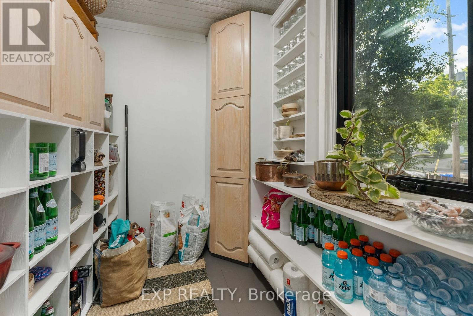 48 Hall Avenue E Property Photo 26