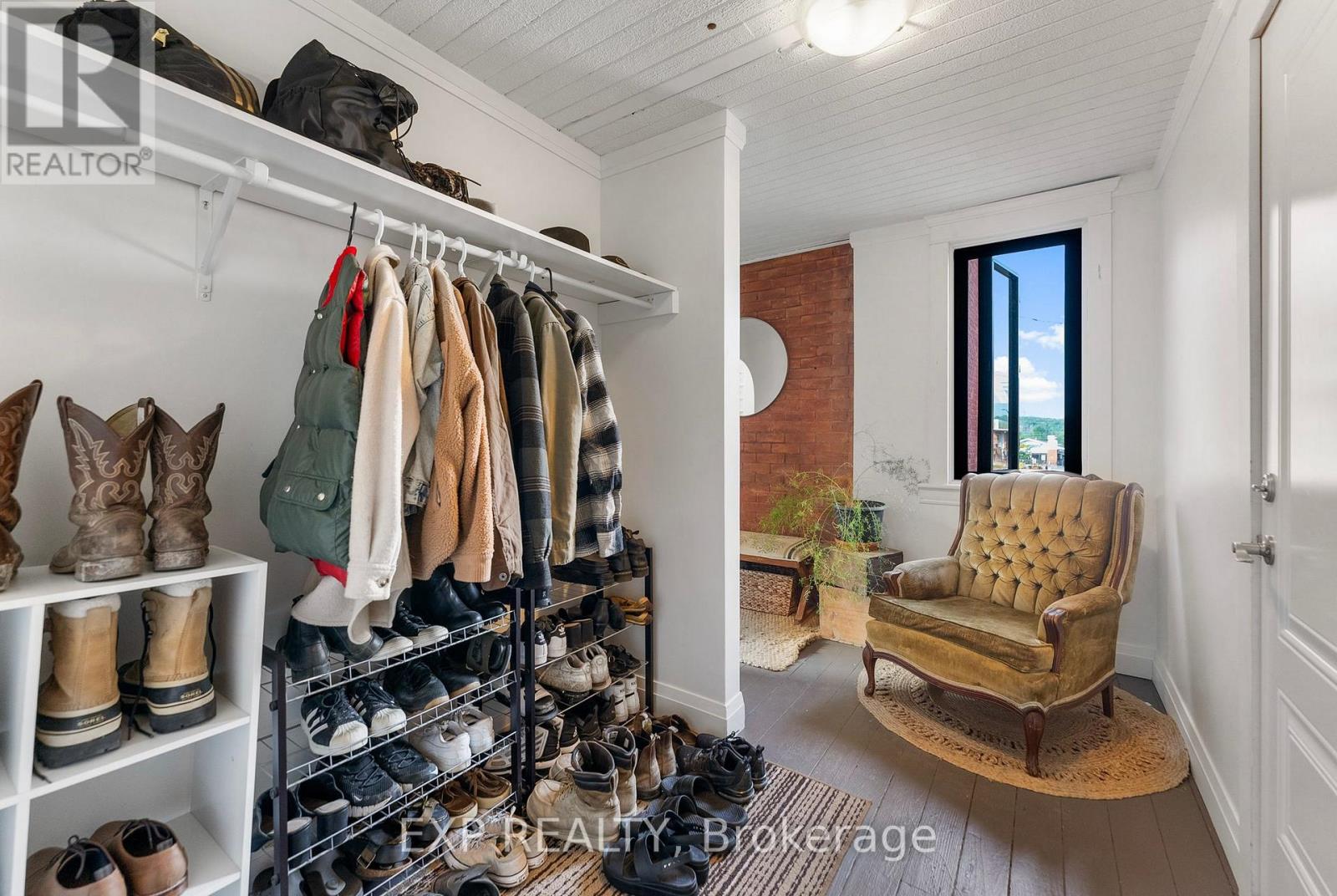 48 Hall Avenue E Property Photo 27