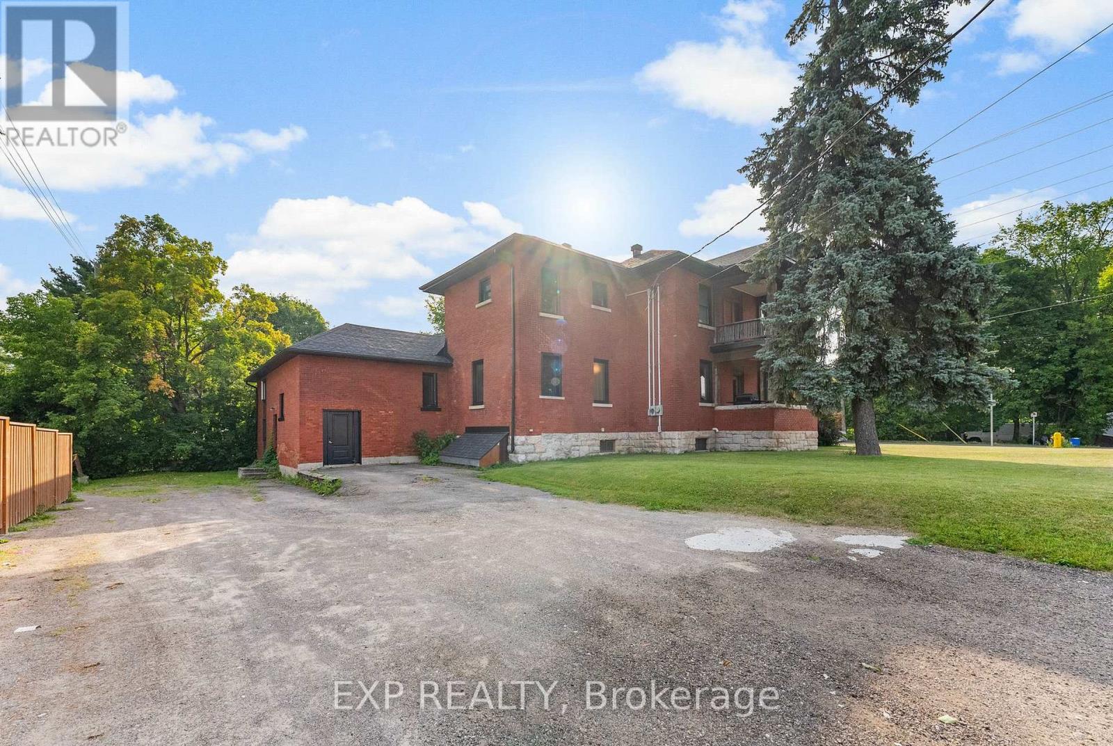 48 Hall Avenue E Property Photo 43