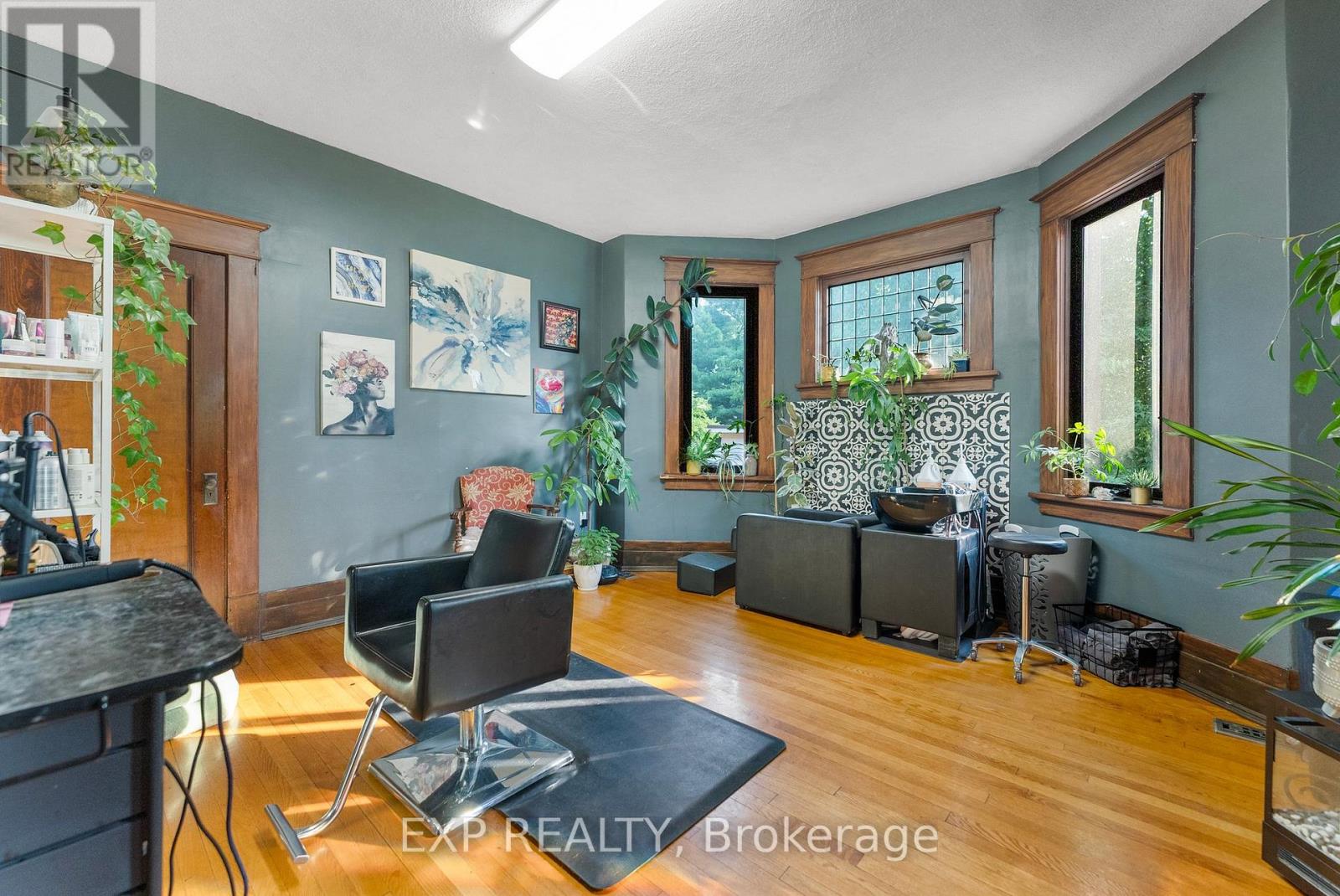 48 Hall Avenue E Property Photo 16