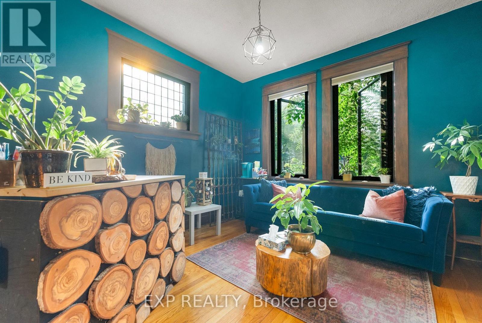 48 Hall Avenue E Property Photo 18
