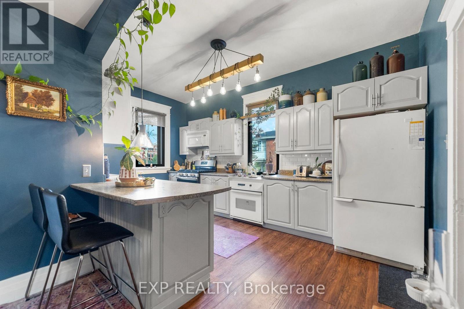 48 Hall Avenue E Property Photo 25