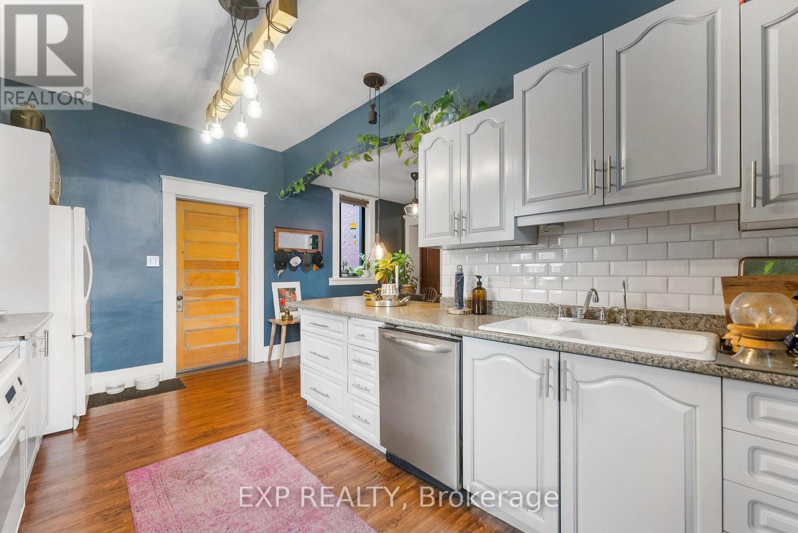 48 Hall Avenue E Property Photo 27