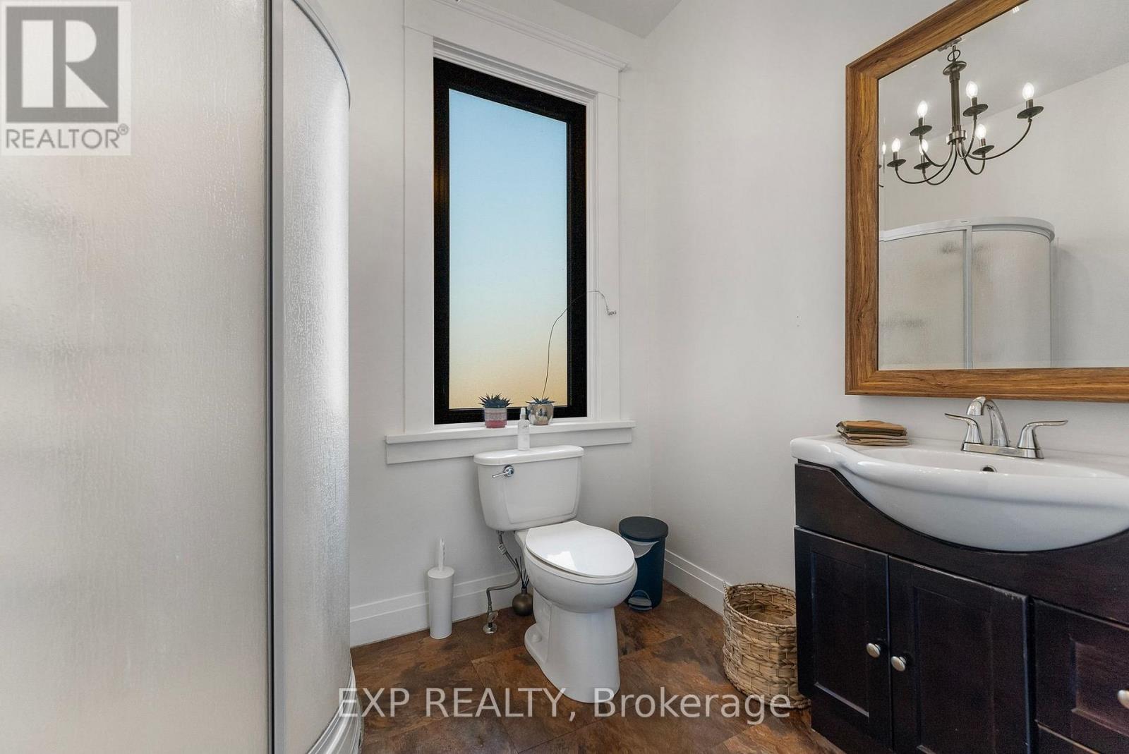 48 Hall Avenue E Property Photo 28