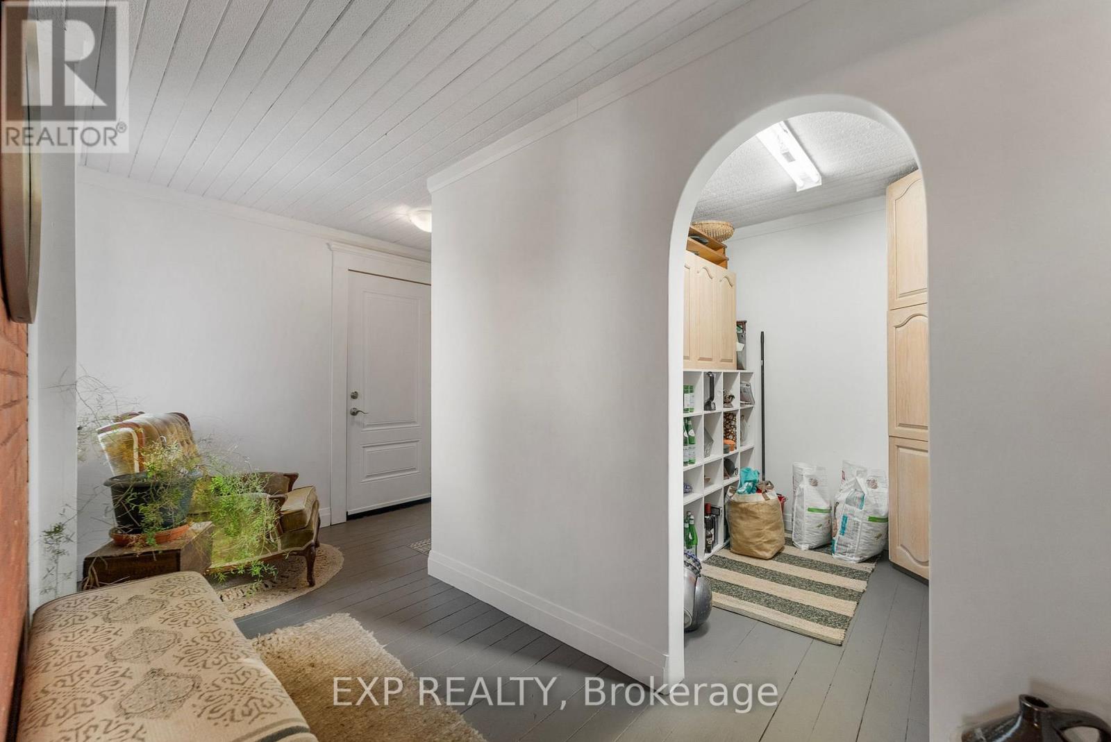 48 Hall Avenue E Property Photo 31