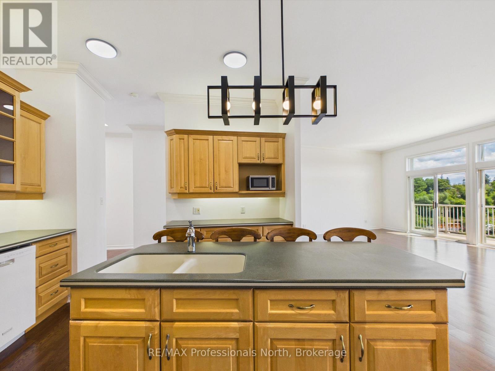 501 - 24 Ontario Street Property Photo 14