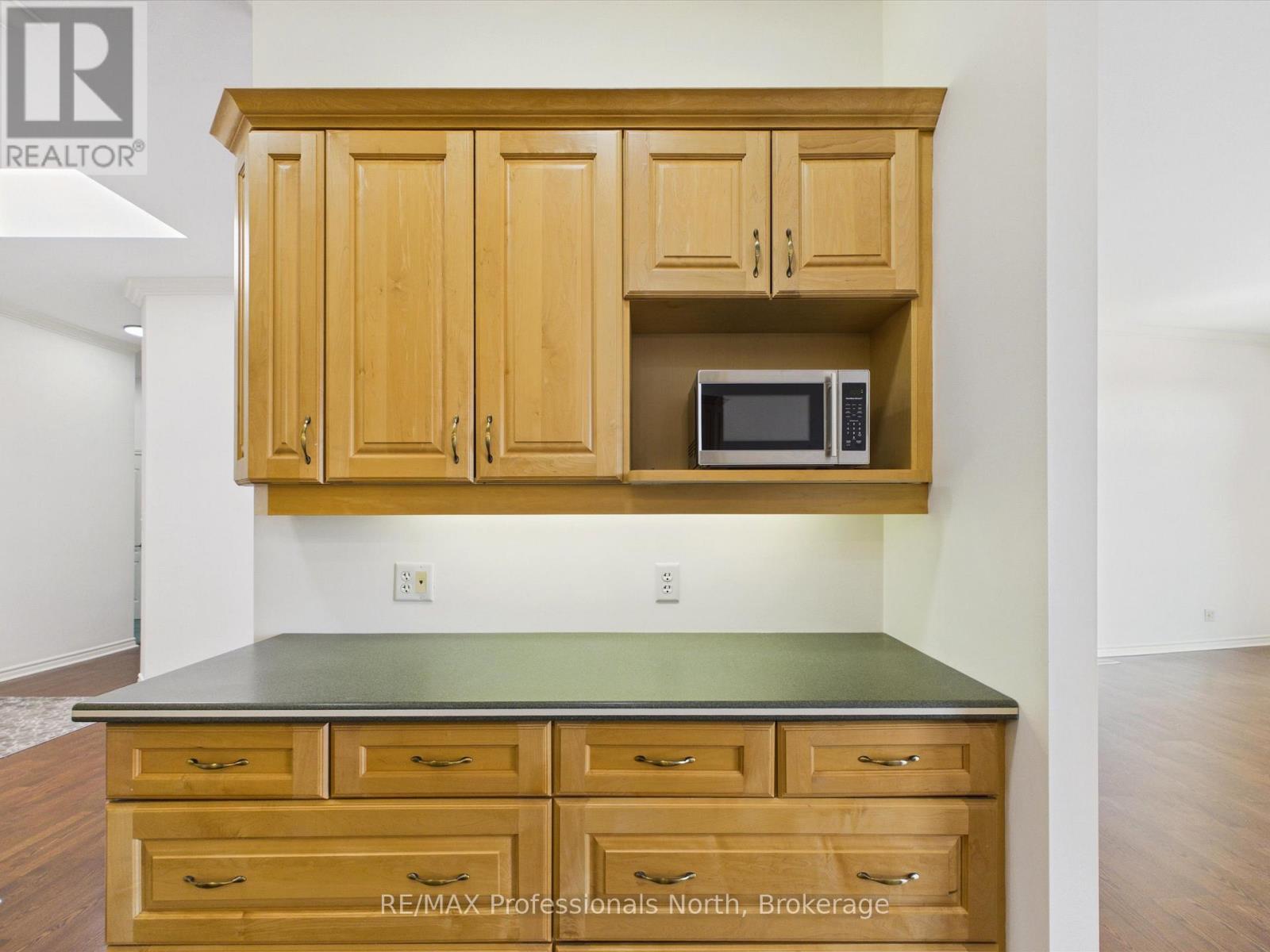 501 - 24 Ontario Street Property Photo 15