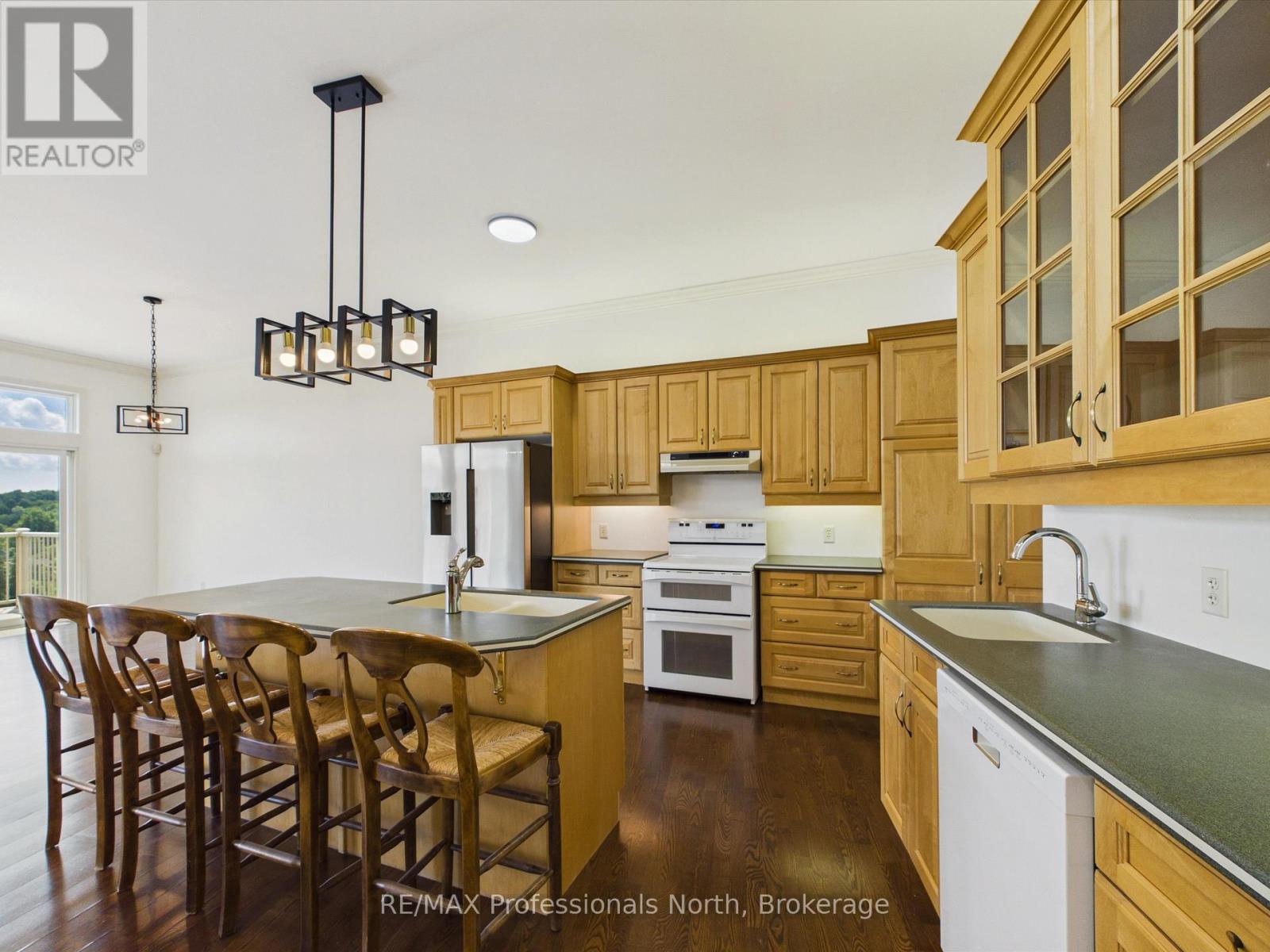 501 - 24 Ontario Street Property Photo 17