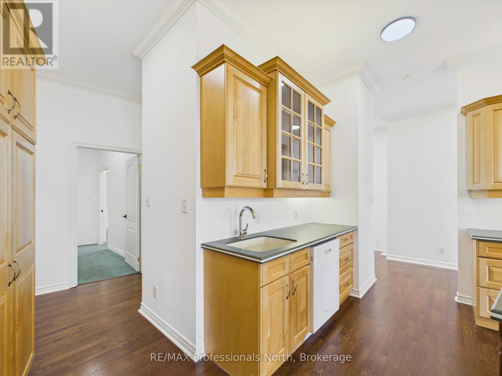 501 - 24 Ontario Street Property Photo 18