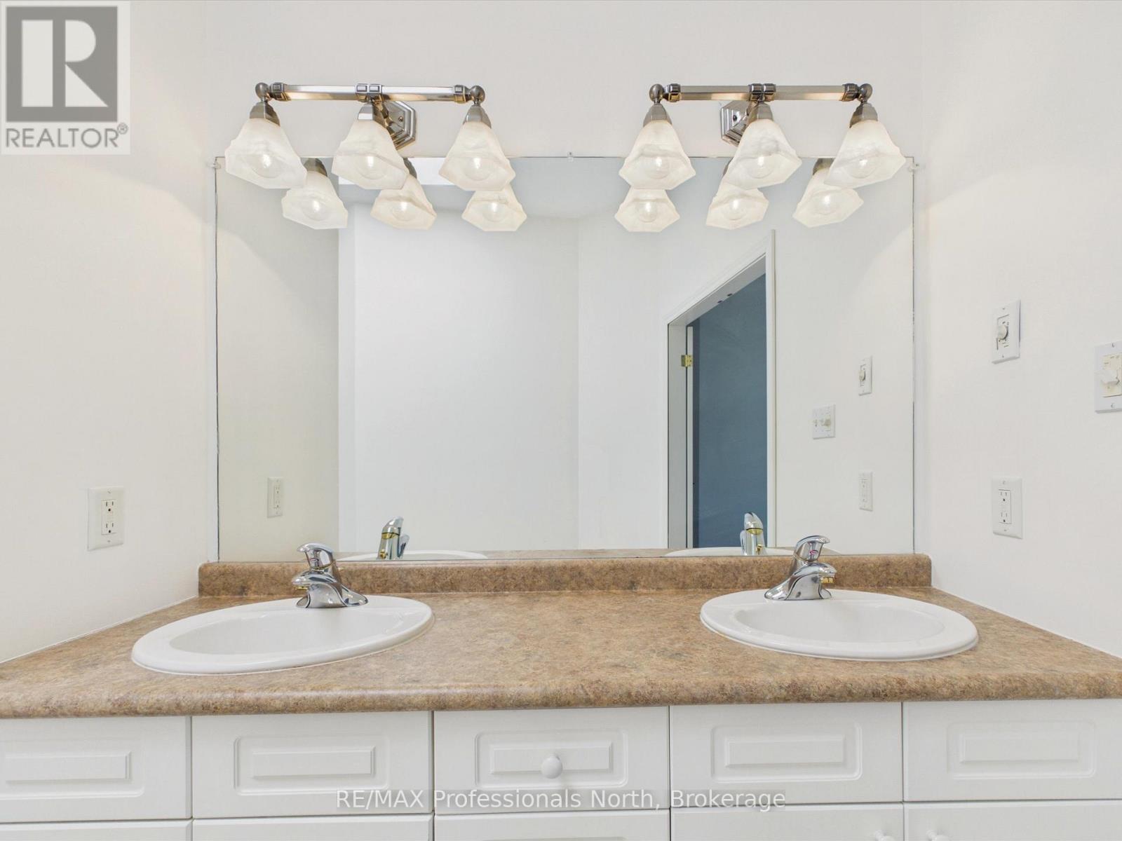 501 - 24 Ontario Street Property Photo 25