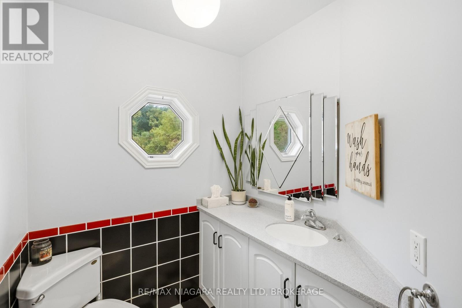 6585 Steele Street Property Photo 24