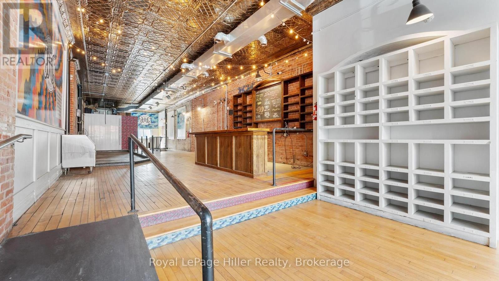 21 Market Place Property Photo 3