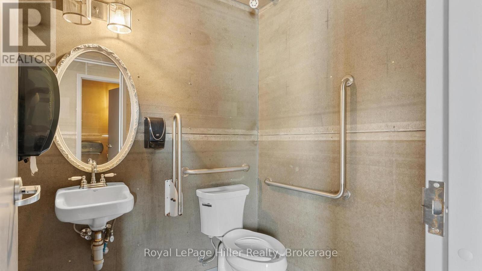 21 Market Place Property Photo 17